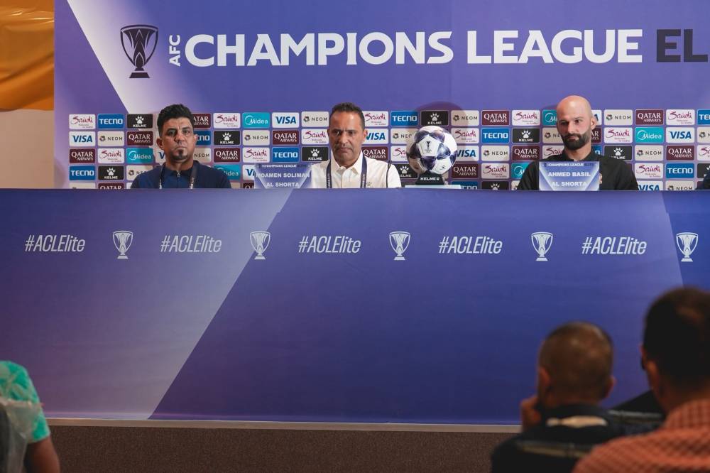 أحمد باسل والمدرب مؤمن سليمان	خلال المؤتمر الصحفي