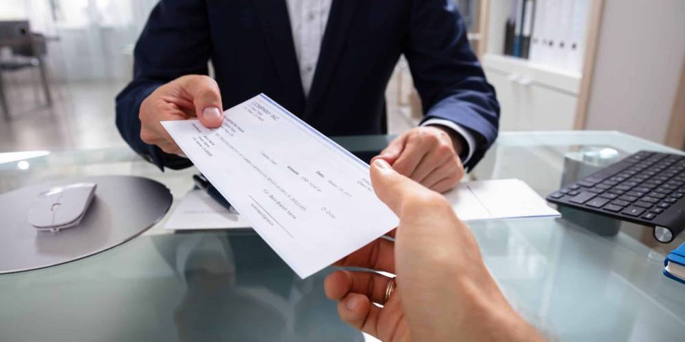 أخطاء شائعة عند تحرير الشيكات تؤدي إلى رفض الصرف