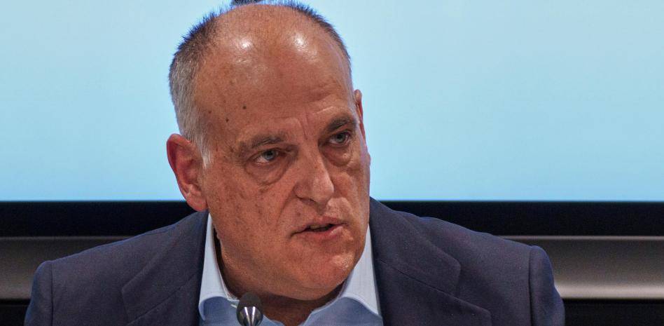 الكرة الذهبية لا تلمع إلا في إسبانيا.. تيباس يفضح مليارات الدوري الإنجليزي