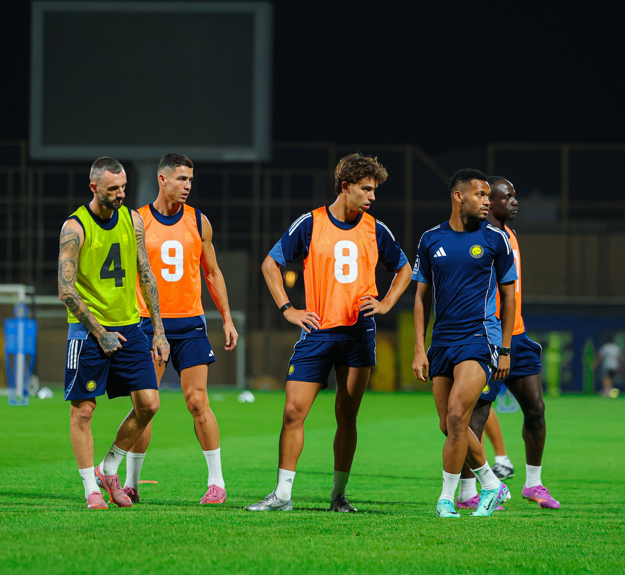 النصر يطارد صدارة الدوري السعودي أمام الرياض