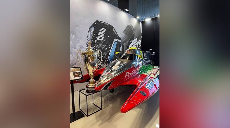 «زورق أبوظبي» يجذب الأنظار في معرض جنوة