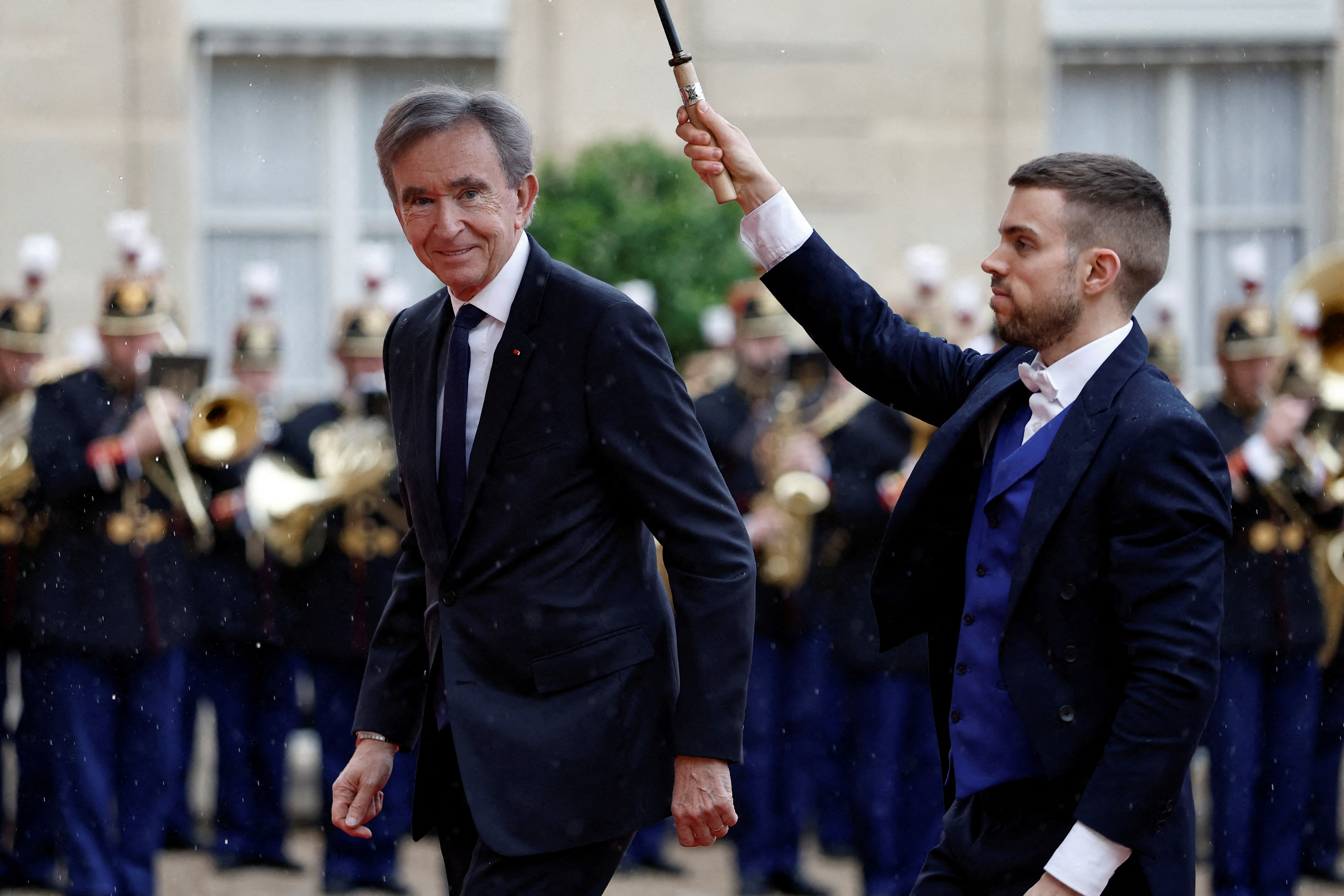 أرنو لدى وصوله إلى قصر الإليزيه (أرشيفية)