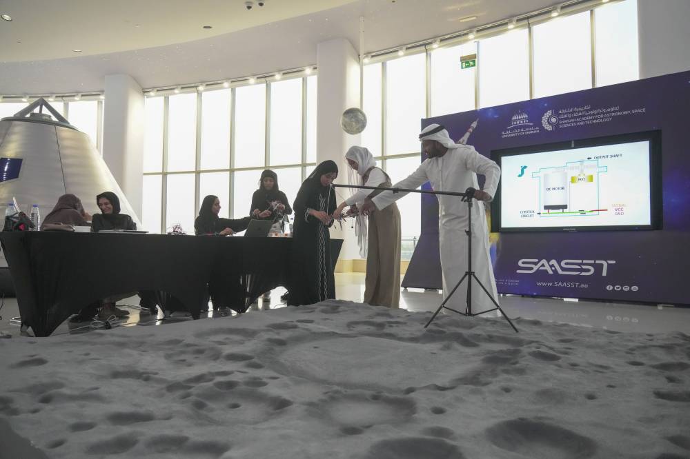 «الشارقة لعلوم الفضاء» تمكّن الطلبة من ابتكار مركبة هبوط قمرية