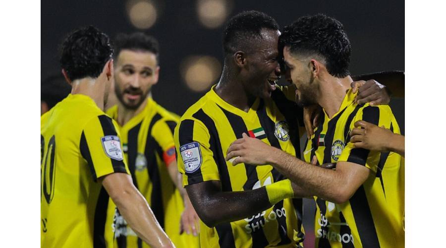 فرحة لاعبي كلباء