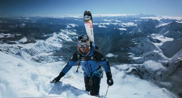 إنجاز أسطوري: بولندي يتسلق إيفرست ويتزلج على منحدراته بدون أوكسجين صناعي