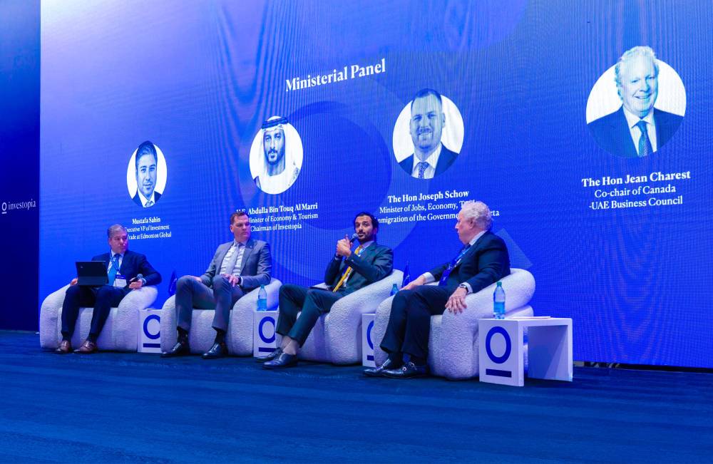 عبدالله بن طوق خلال الجلسة