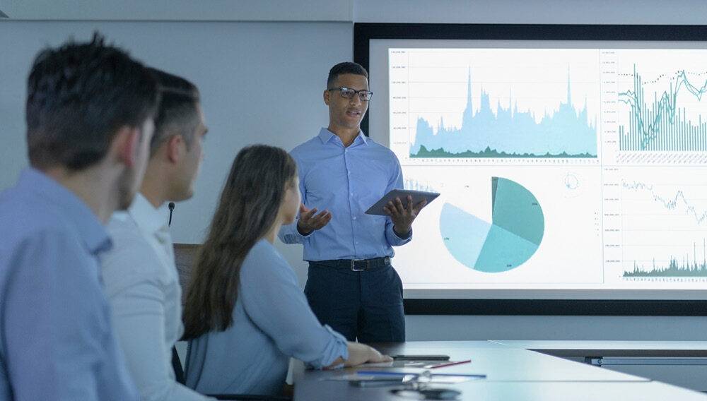 كيف يقود التفكير التحليلي القرارات الاستثمارية الناجحة؟