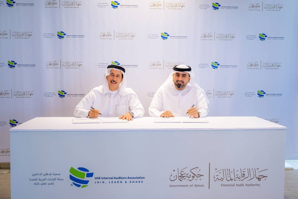تعاون بين «الرقابة المالية بعجمان» و«المدققين الداخليين»