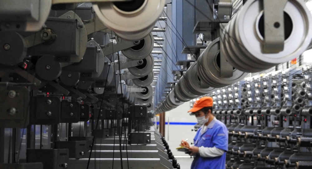 عامل في مصنع صيني