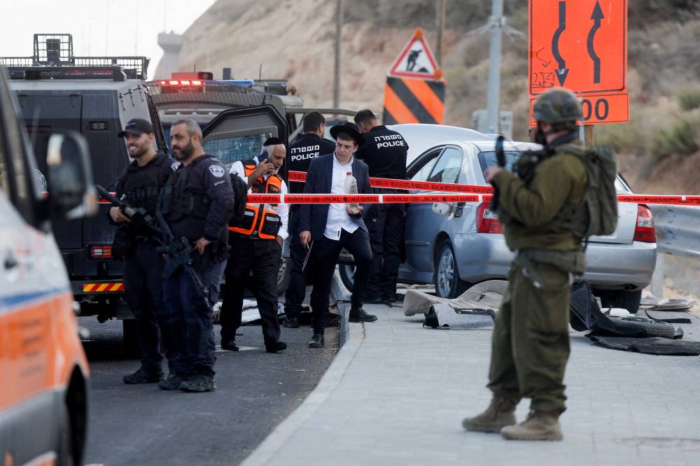جريحان إسرائيليان بعملية دهس في بيت لحم.. ومقتل المنفذ