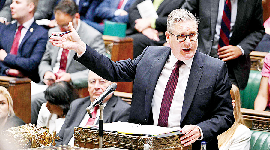 ستارمر يتحدث خلال الجلسة الأسبوعية لمجلس العموم ( اف ب) 