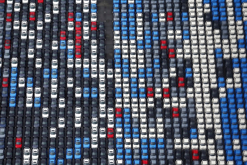 سيارات معدة للتصدير في أحد موانئ اليابان (أرشيفية)