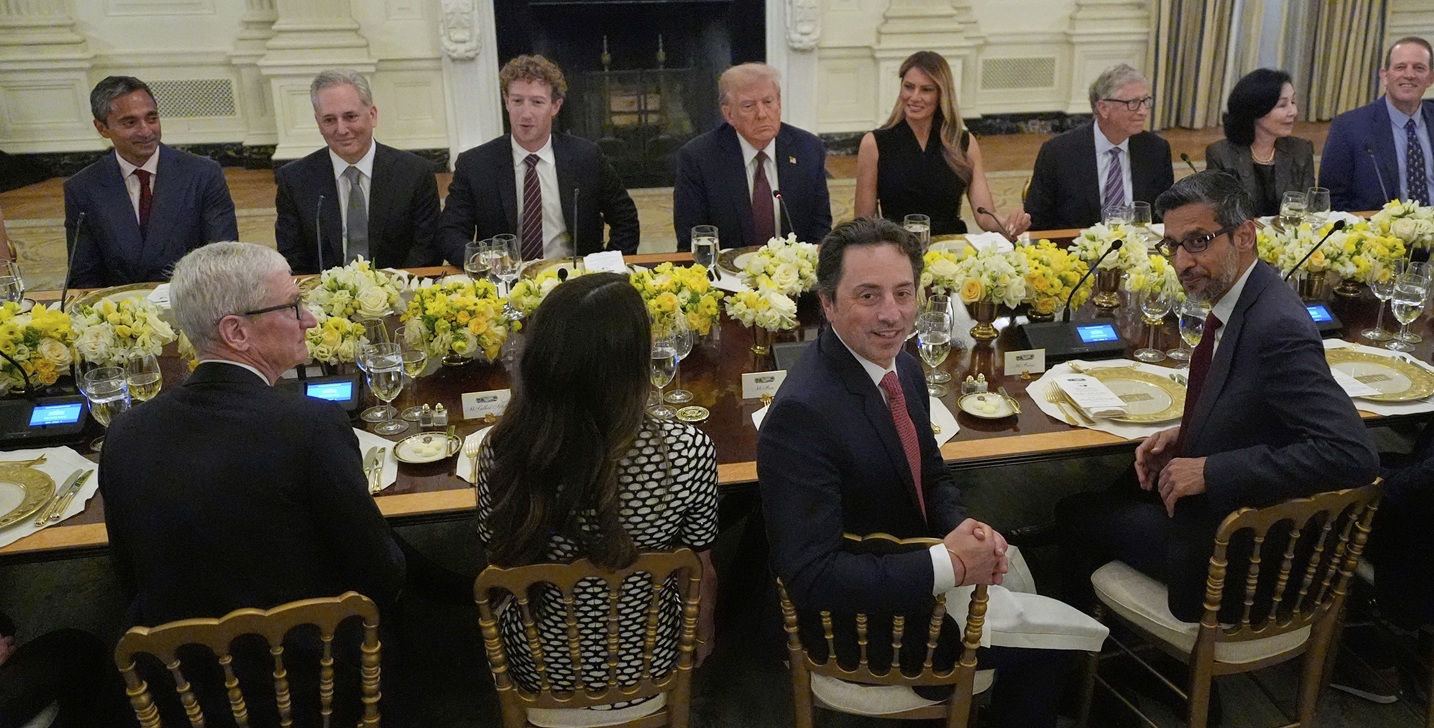 ترامب يلتقي رؤساء شركات التكنولوجيا 