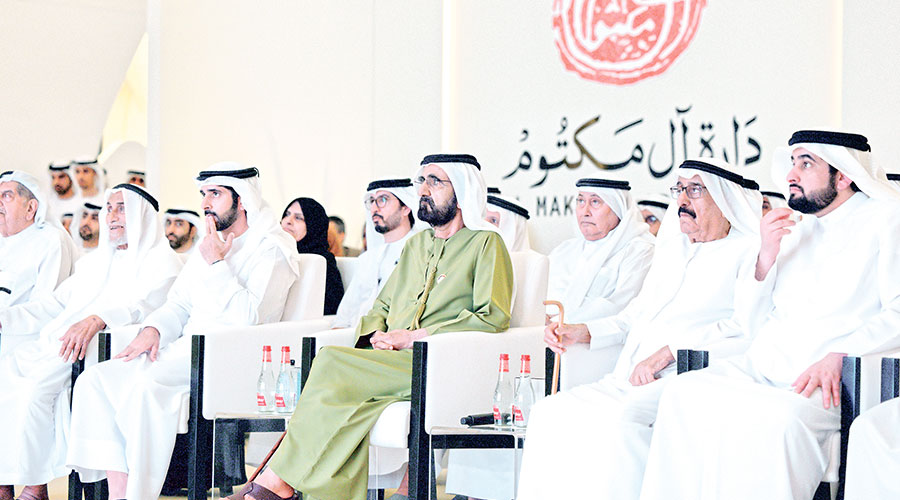  محمد بن راشد وحمدان بن محمد وأحمد بن محمد والنابودة وكبار الحضور 