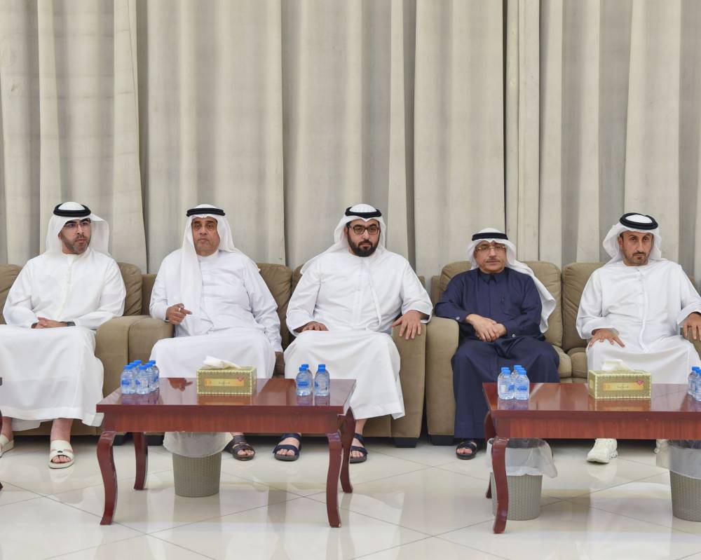 راشد بن سعود يقدم العزاء بوفاة إبراهيم المعلا