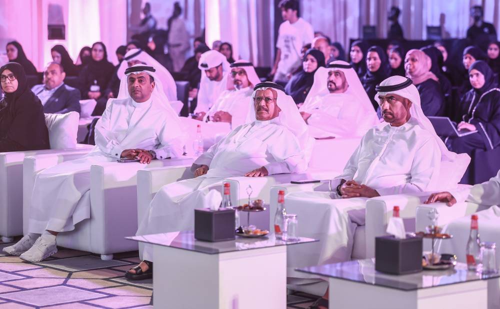 الكندي والخديم وسعيد الذباحي خلال حضور الملتقى