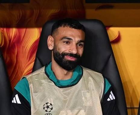 صلاح يسد أذنيه بعد ضجيج مرعب من جماهير جلطة سراي (فيديو)