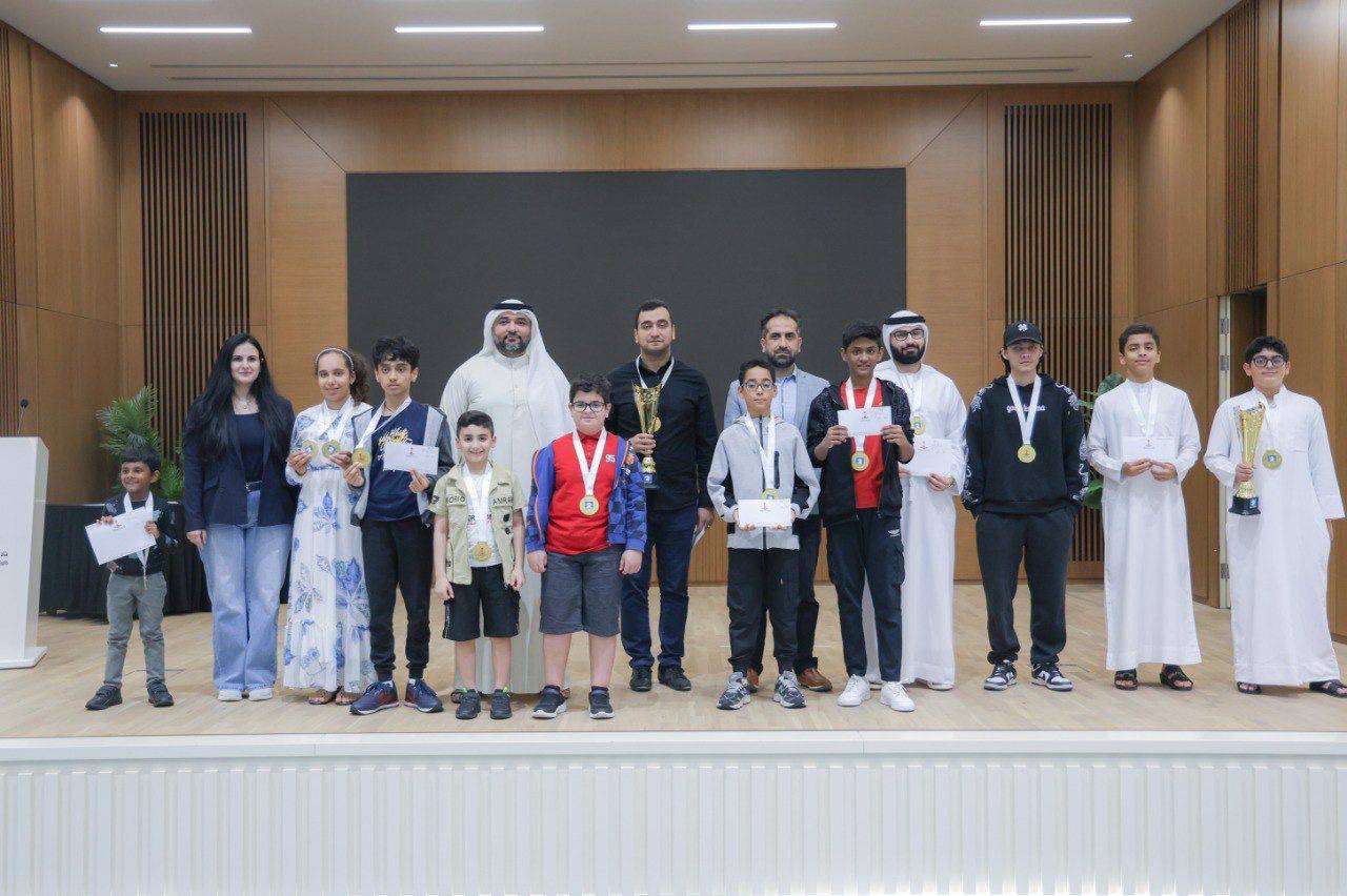 خلال تتويج الفائزين