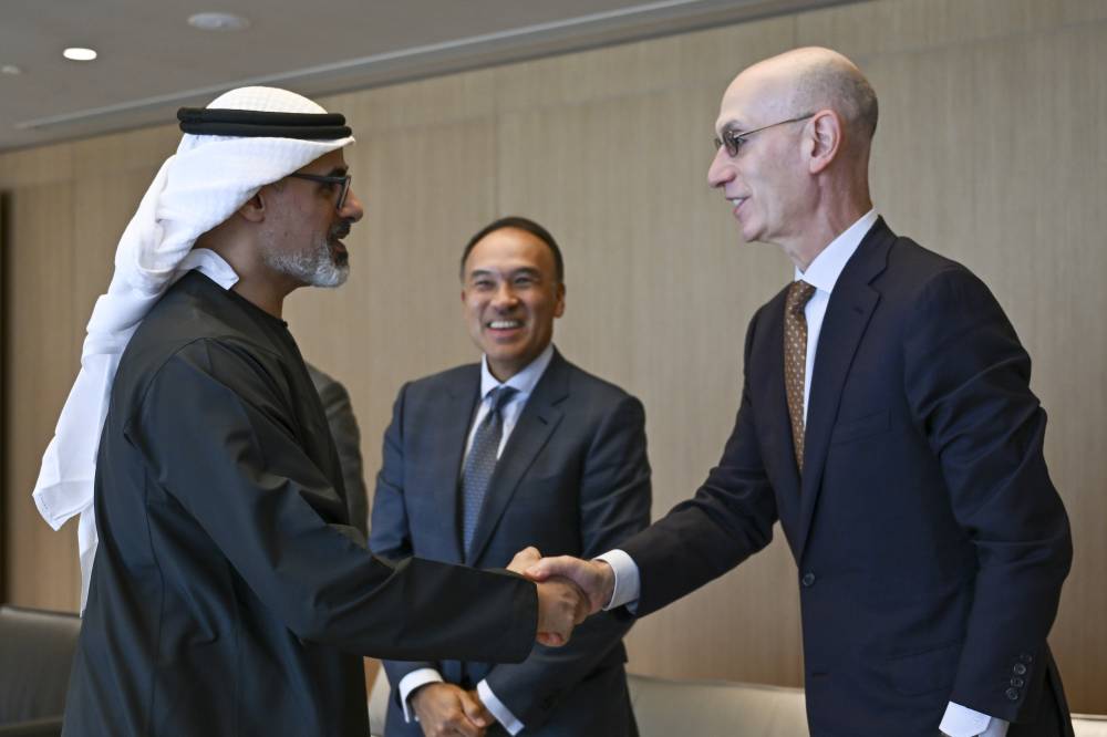 خالد بن محمد يرحب بآدم سيلفر