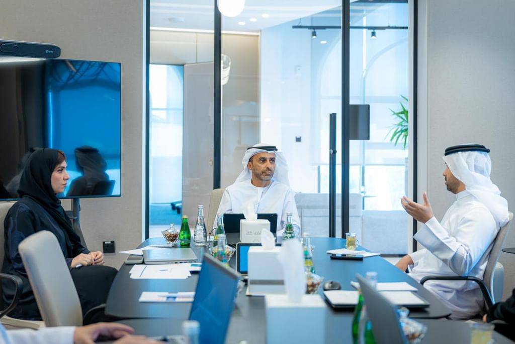 أحمد بن حميد يترأس اجتماع «موارد عجمان» لبحث تطوير الربط الإلكتروني