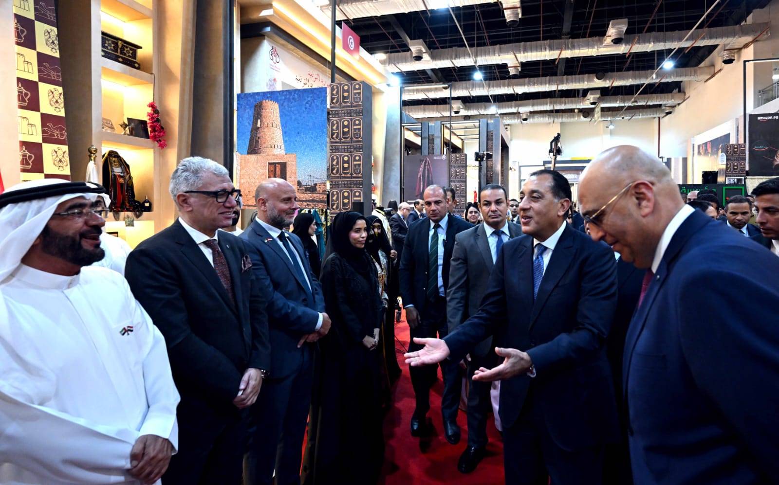 مصطفى مدبولي يرحب بوفد الإمارات