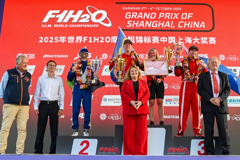 خلال تتويج الفائزين