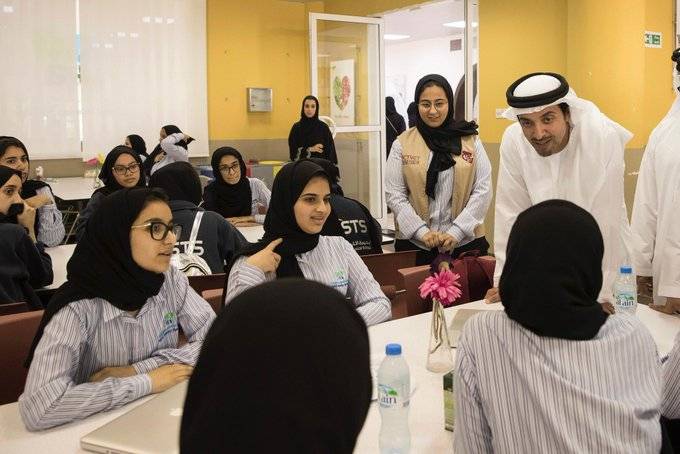 هزاع بن زايد: المعلمون صنّاع حضارة ومصدر إلهام