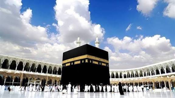 خطوة غير مسبوقة.. السعودية تفتح باب العمرة لجميع التأشيرات إلكترونياً عبر منصة «نسك»