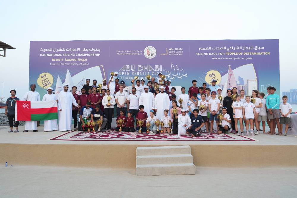 خلال تتويج الفائزين