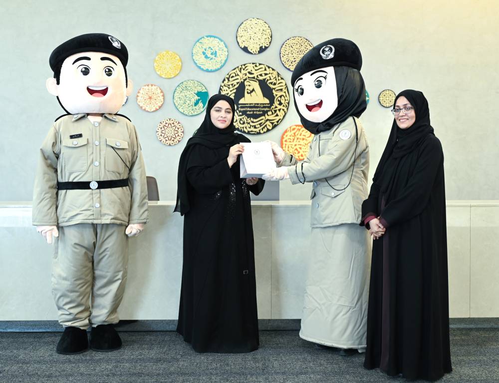 الإمارات تحتفي بيوم المعلم العالمي بفعاليات وزيارات ميدانية