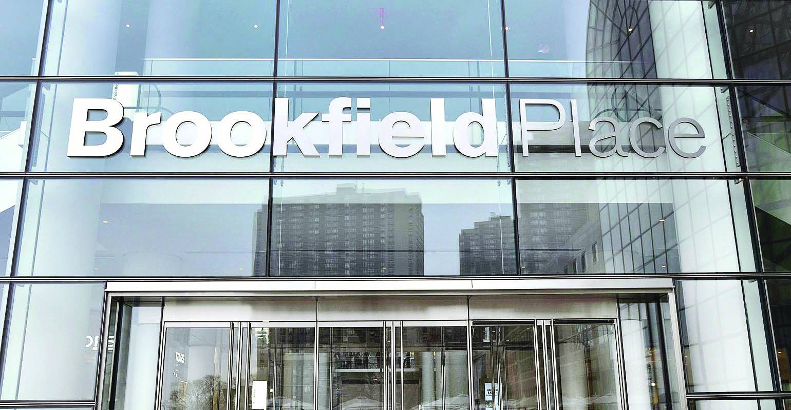 شعار الشركة على مدخل مقرها