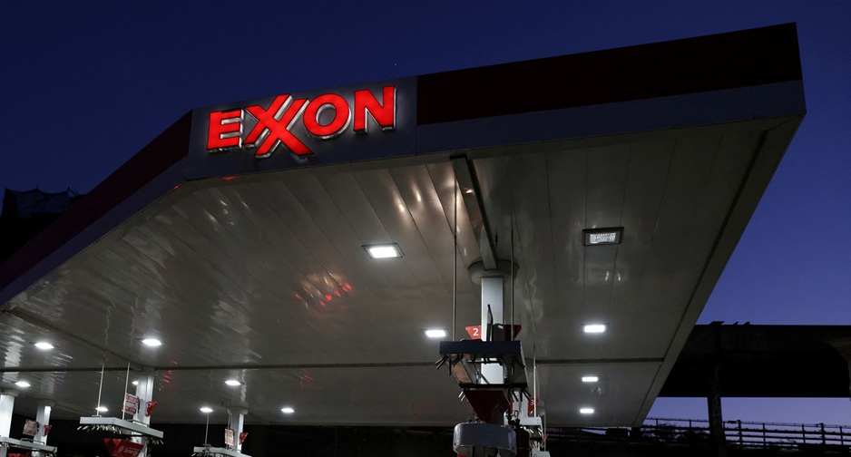 شعار إكسون على محطة توزيع وقود