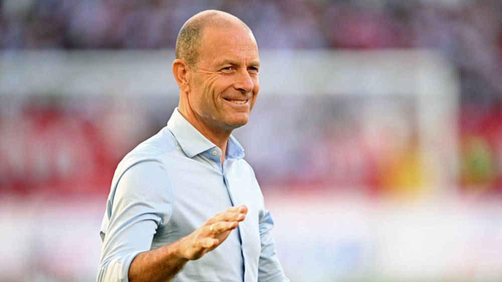 صاحب بطولات.. من هو ياس سوروب مدرب الأهلي المصري الجديد؟