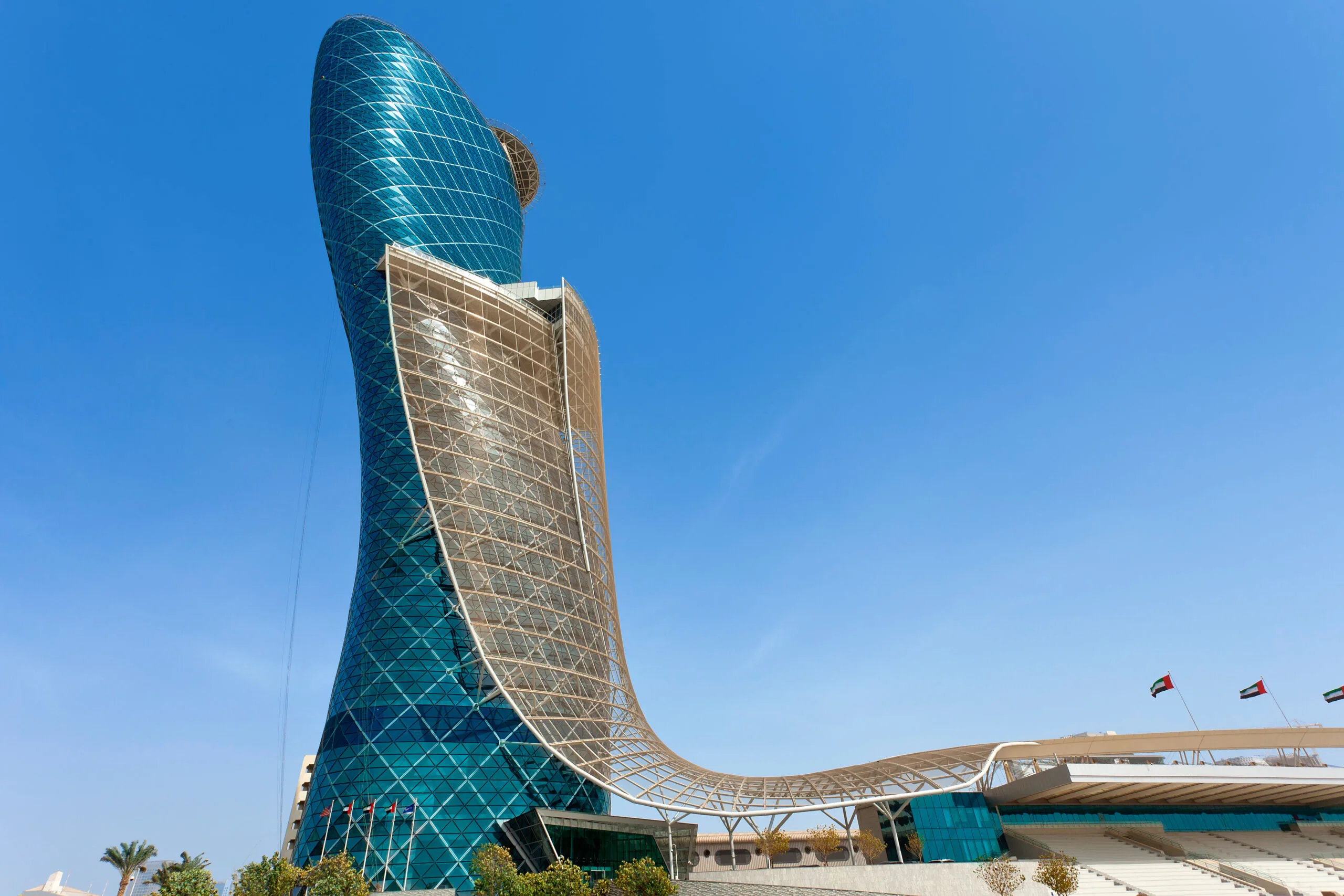 «القابضة» تؤمن 4 مليارات دولار من بنوك الصين الكبرى