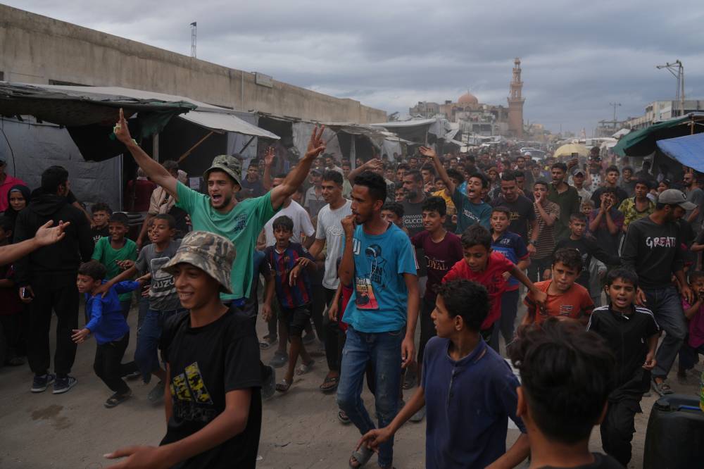 بالزغاريد والدموع..غزة تعيش الفرحة بوقف إطلاق النار