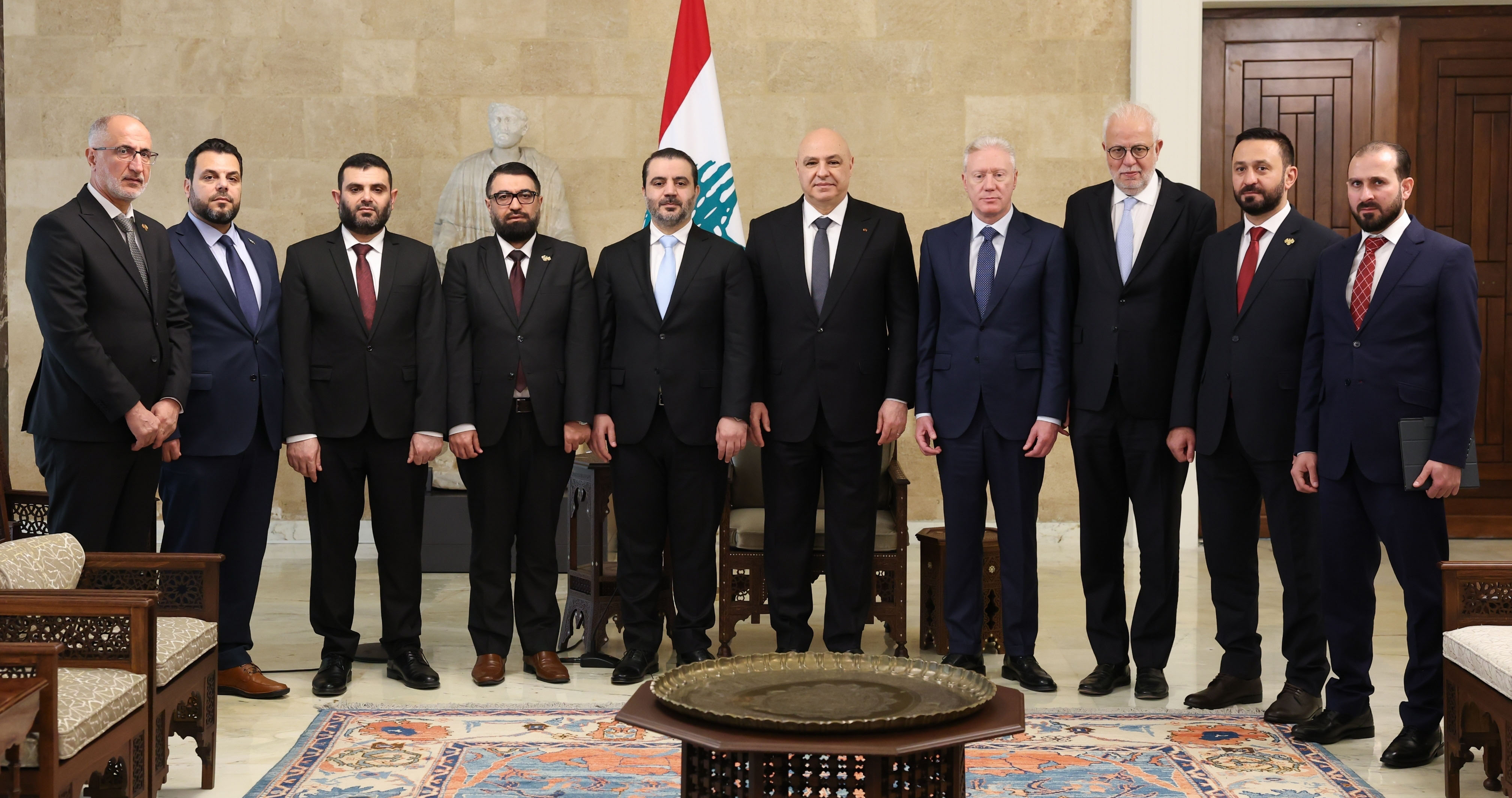 عون يستقبل الوفد السوري برئاسة الشيباني (الخليج)
