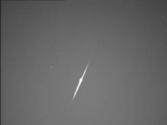 «الإمارات للشهب» توثق زخة «التنينيات» بالتعاون مع «ناسا»