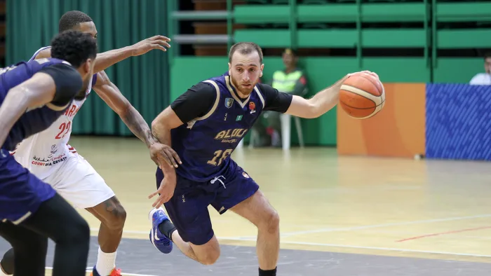 عرقجي يقود هجمة للعلا على سلة الشارقة