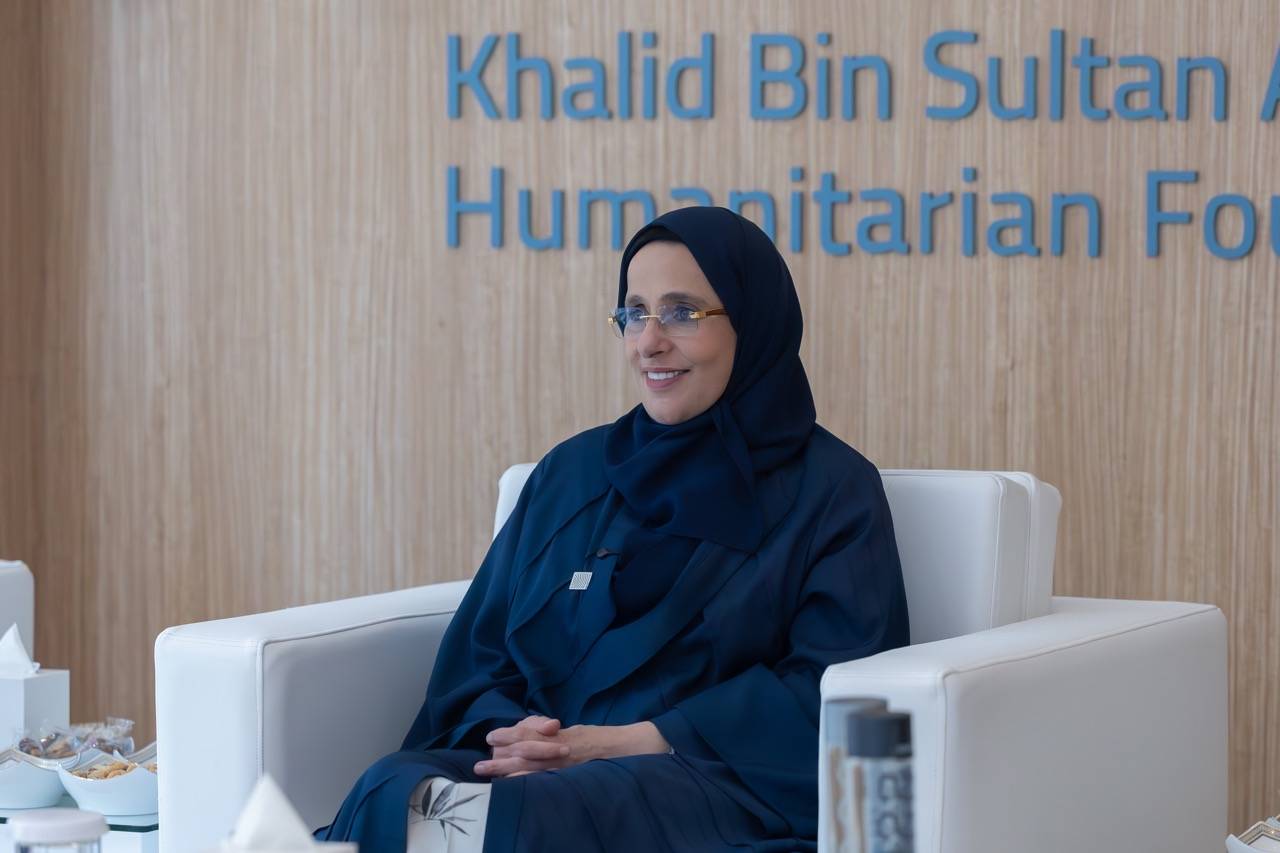  الشيخة جواهر خلال زيارتها لمقر مؤسسة خالد بن سلطان القاسمي