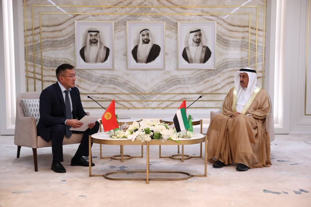 صقر غباش وسفير قرغيزستان يبحثان تعزيز التعاون بين البلدين