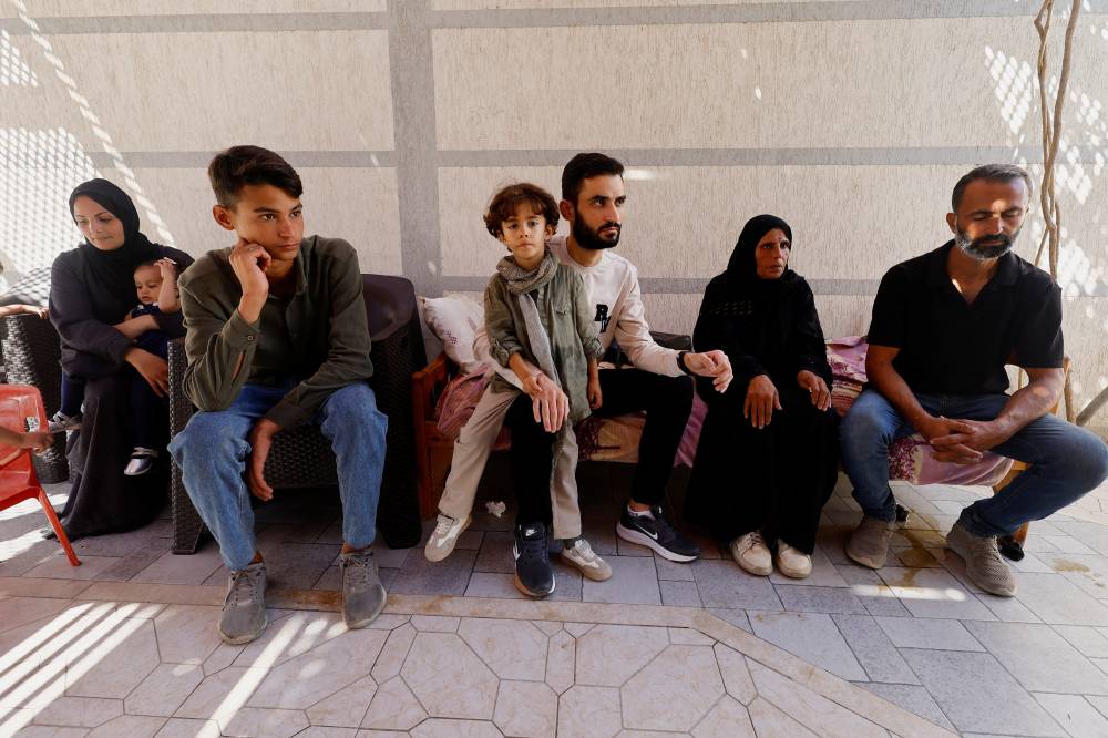 صعوبات تواجه خطة غزة.. وترامب يلوّح بعودة الحرب