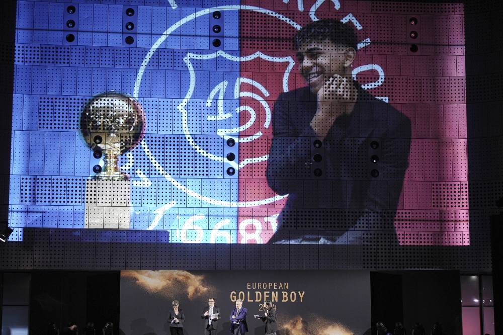 يامال بعد حصد الجائزة العام الماضي