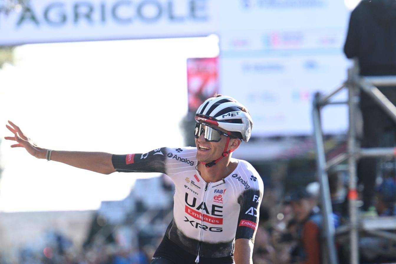 إيزاك تورو دراج فريق الإمارات