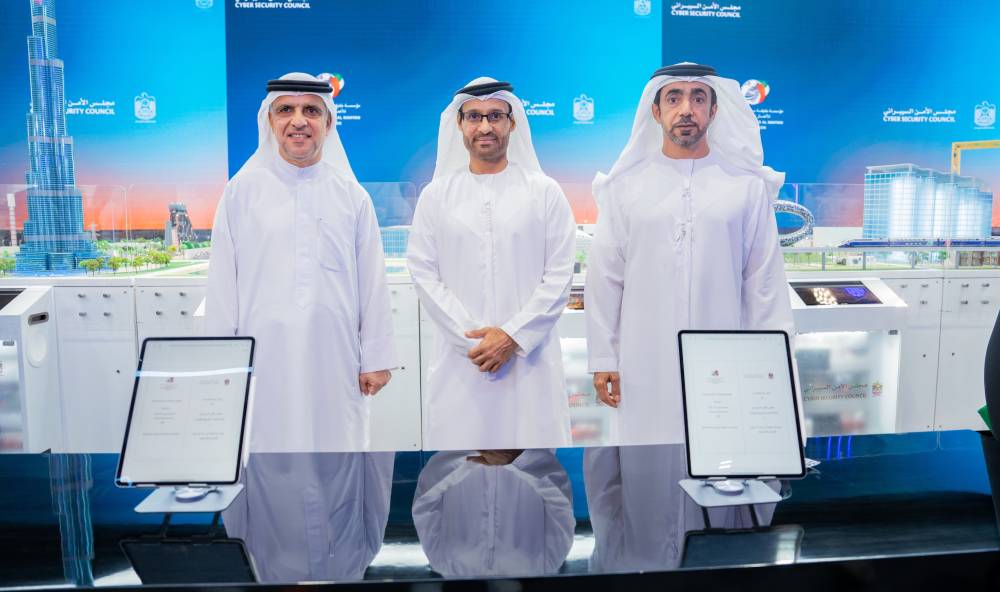 توقيع الاتفاقية بحضور محمد الخوري ومحمد الكويتي