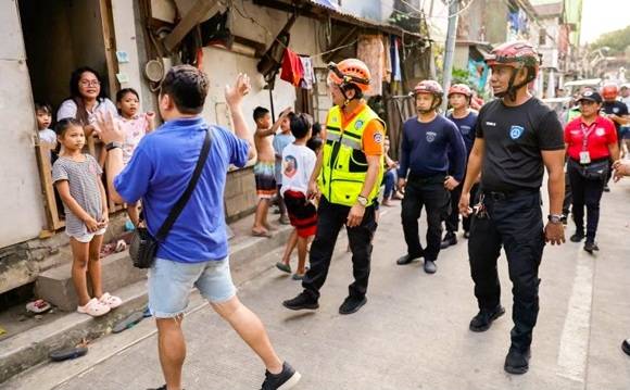 العاصفة «فينغشين» تجلي عشرات الآلاف في الفلبين