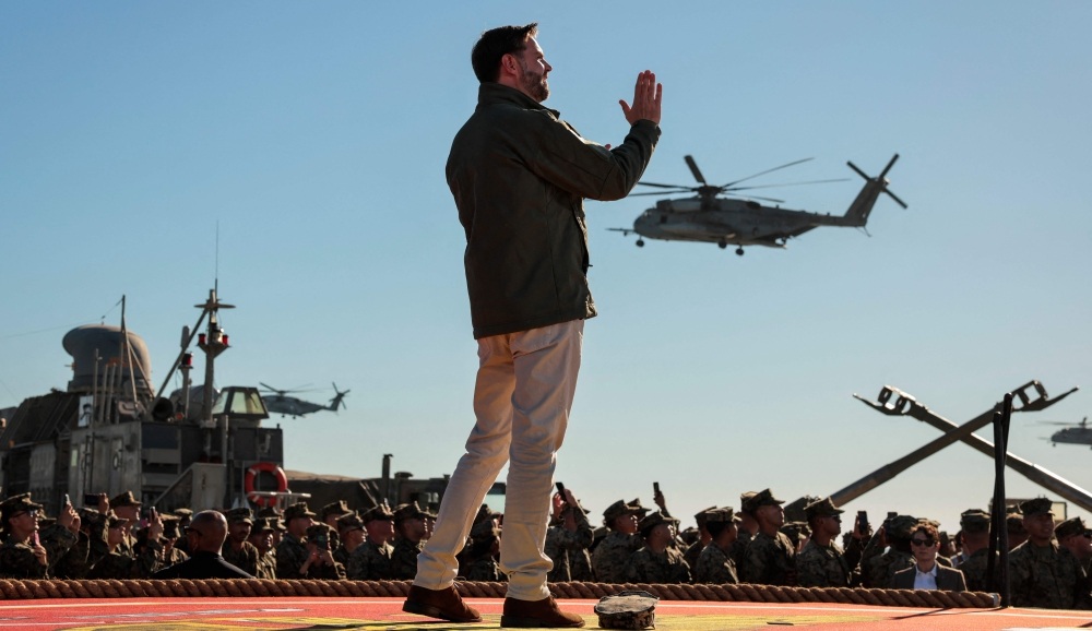 فانس يشارك في الاحتفالات