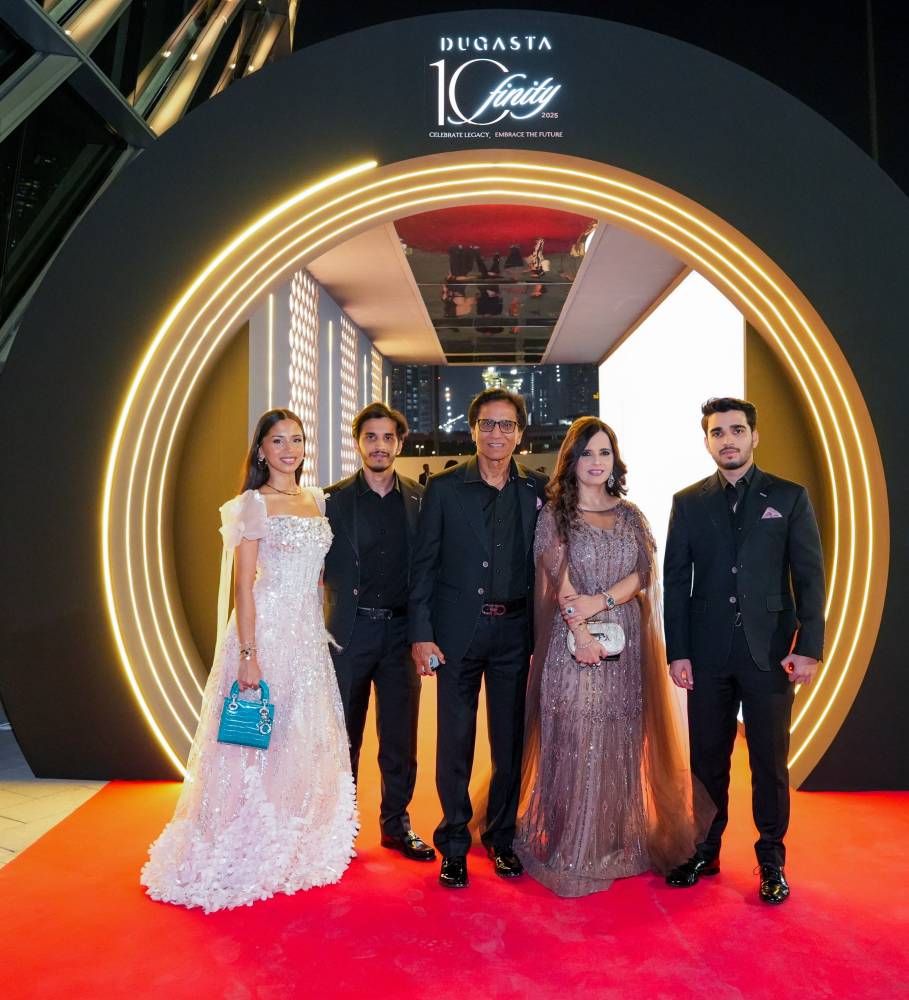 احتفالية «تينفينيتي» تضيء كوكا كولا أرينا بحضور سونو سود