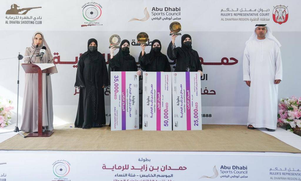خلال تتويج الفائزات