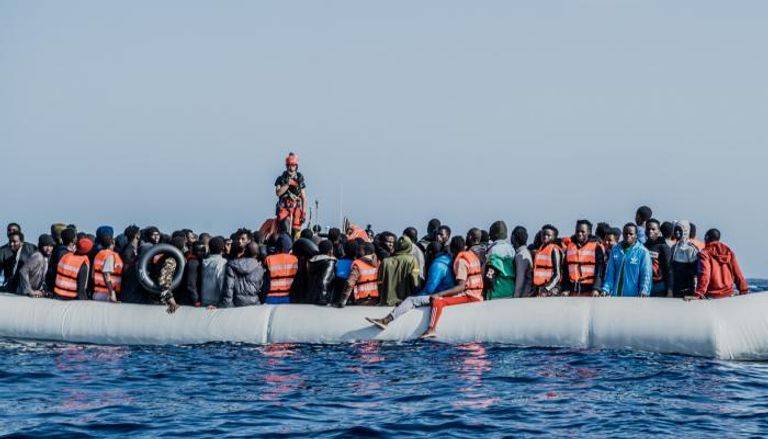 إنقاذ عشرات المهاجرين قبالة لامبيدوسا الإيطالية والعثور على جثتين