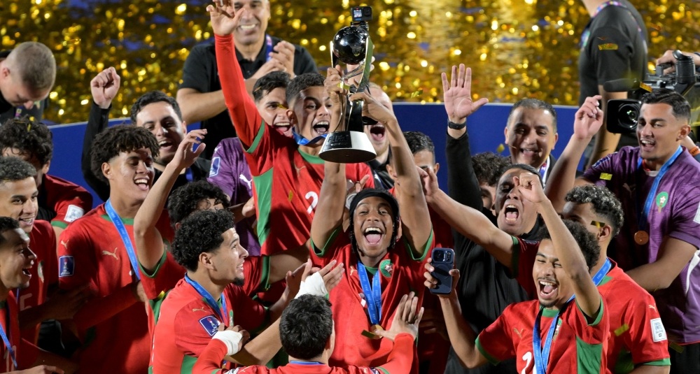 منتخب شباب المغرب يحتفي بالكأس